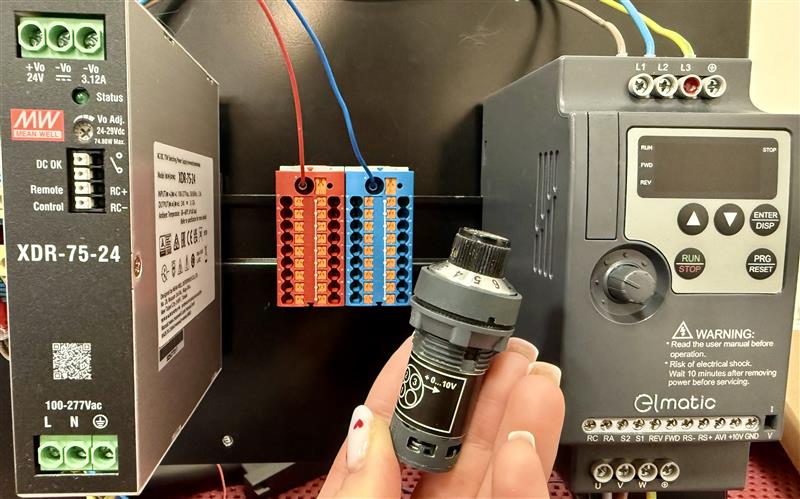 Elementy do sterowania analogowego falownikiem EL1000 - potencjometr i okablowanie