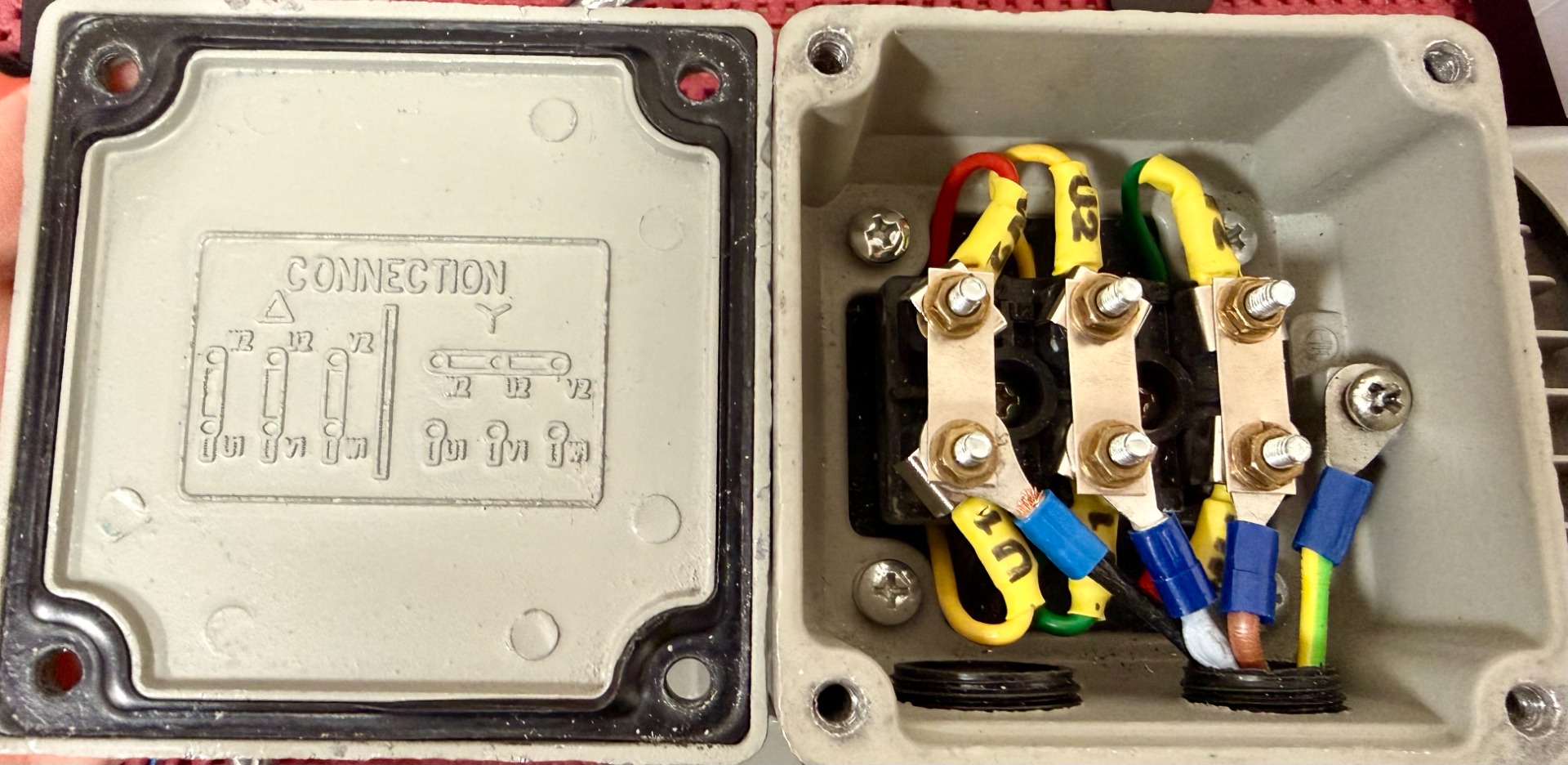 Schemat połączenia uzwojeń silnika elektrycznego w gwiazdę (Y) i trójkąt (Δ) - układ mostków