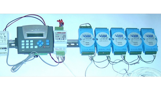 Łatwe rozszerzenie wyjść cyfrowych sterownika JAZZ i Vision firmy UNITRONICS za pomocą modułu WIRE-CHIP i modułów ADAM firmy Advantech