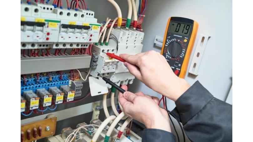 System monitorowania skuteczności kompensacji mocy biernej i zużycia energii elektrycznej