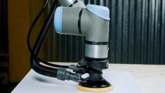 Polerowanie, cobot Universal Robots